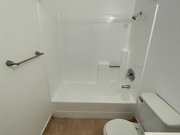 4th image of 980 W Bishop St Unit 18