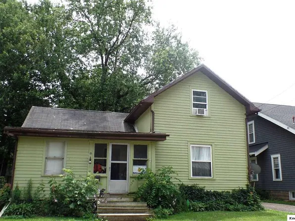 39 W College St, Fredericktown, OH 43019