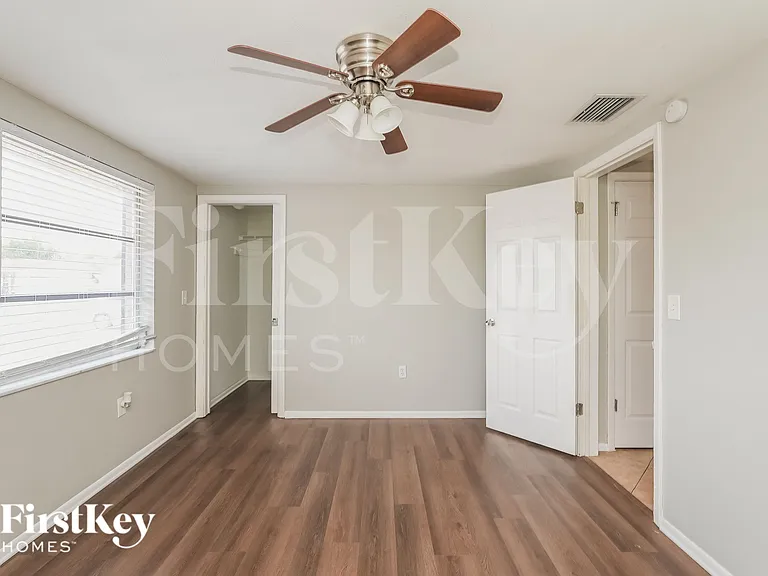 7915 Foxbloom Dr — Photo 10