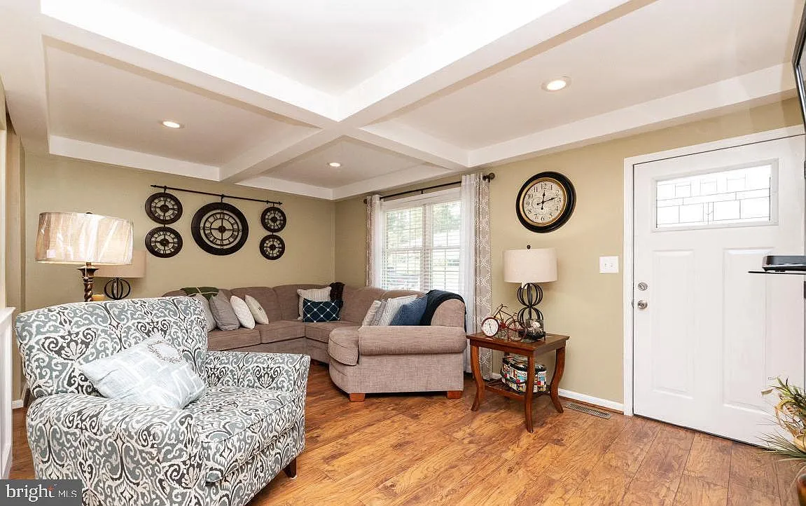 2 bed, 1.0 bath, 1409 sqft, $2,100 — Photo 3