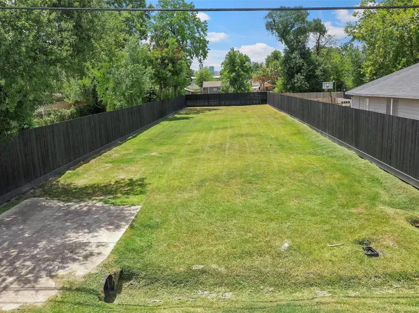 213 Sylvester Rd, Houston, TX 77009