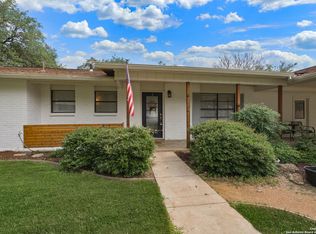 511 Wedgewood Way, Devine, TX 78016