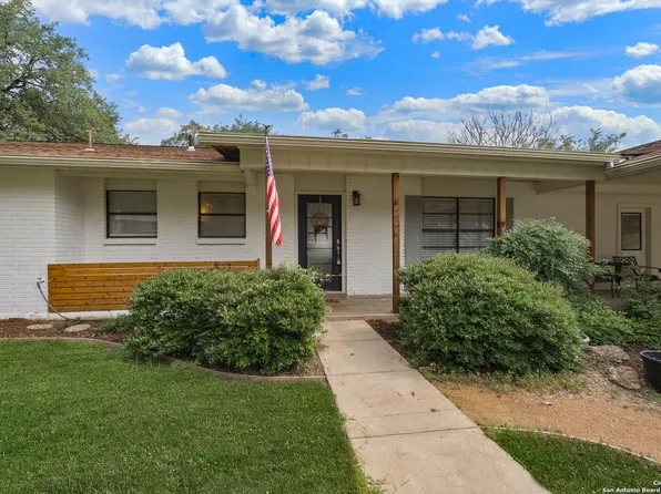 511 WEDGEWOOD WAY, Devine, TX 78016