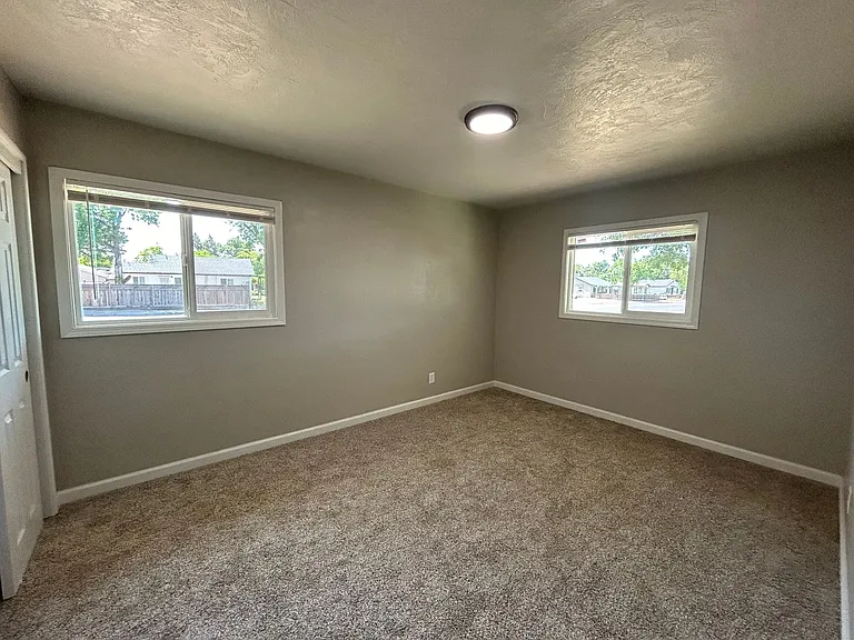 1404 Grape Ave — Photo 8