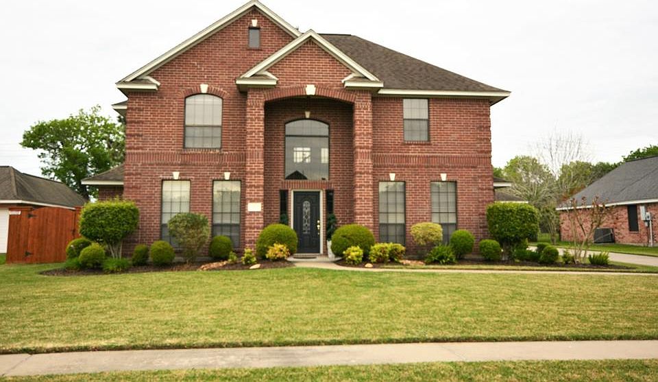 1st image of 210 Moss Rose Ln
