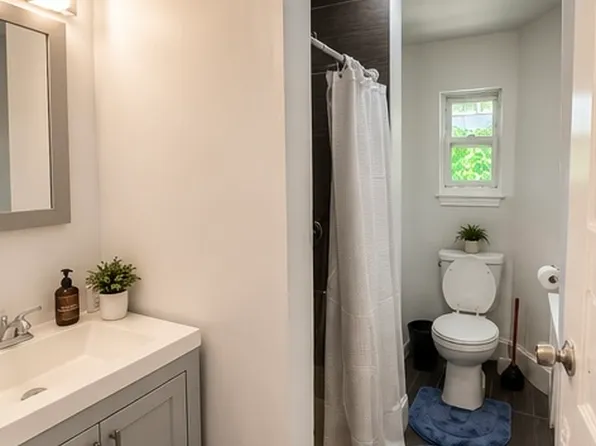 (undisclosed Address), Hyde Park, MA 02136