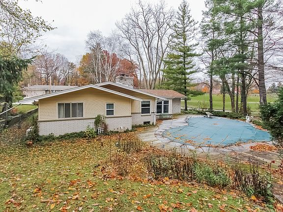 3rd image of 2020 Blueberry Dr NW