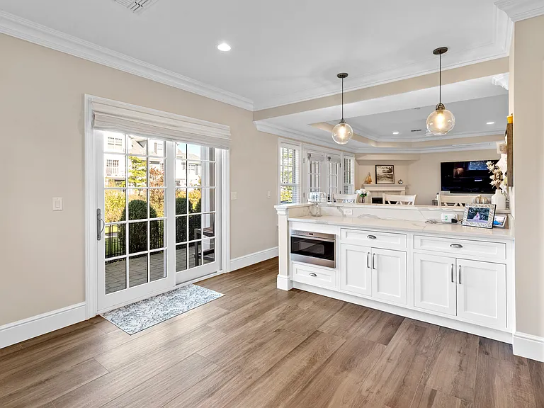 1 Village Green Dr — Photo 8