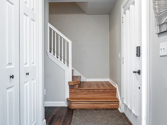 3rd image of 2376 Kingsway Dr