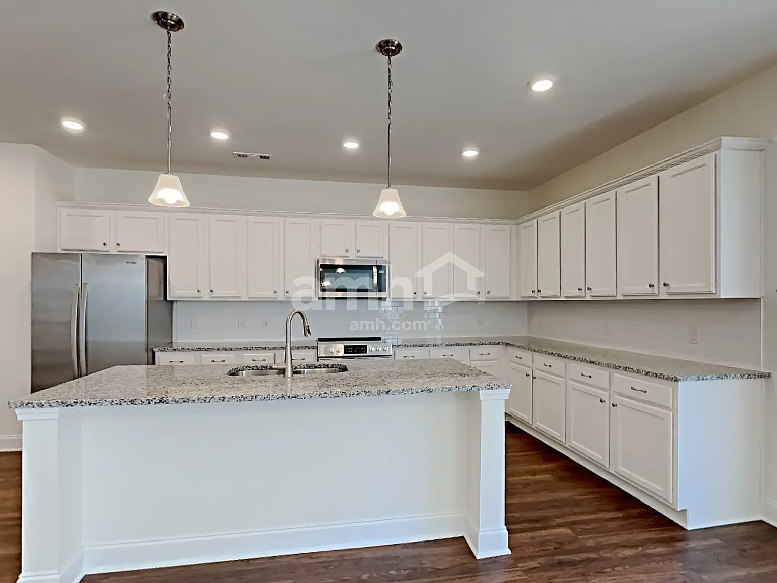 5 bed, 3.0 bath, 2596 sqft, $2,955 — Photo 4