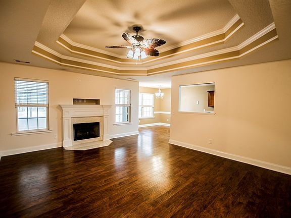 2nd image of 220 Woolard Way NE