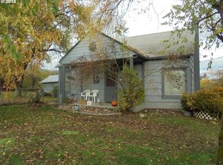 755 E St, Riddle, OR 97469