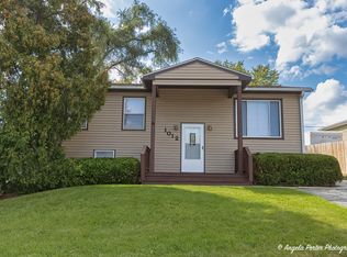 1012 Lotus Dr, Round Lake Beach, IL 60073