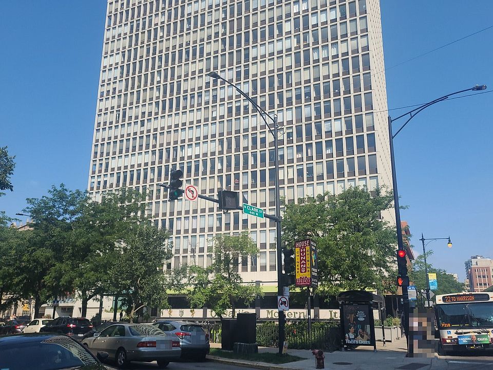2nd image of 444 W Fullerton Pkwy APT 1802