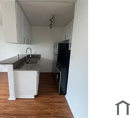 932 W 80th St #5 — Photo 2