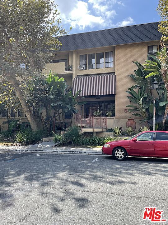 1st image of 837 N West Knoll Dr APT 208