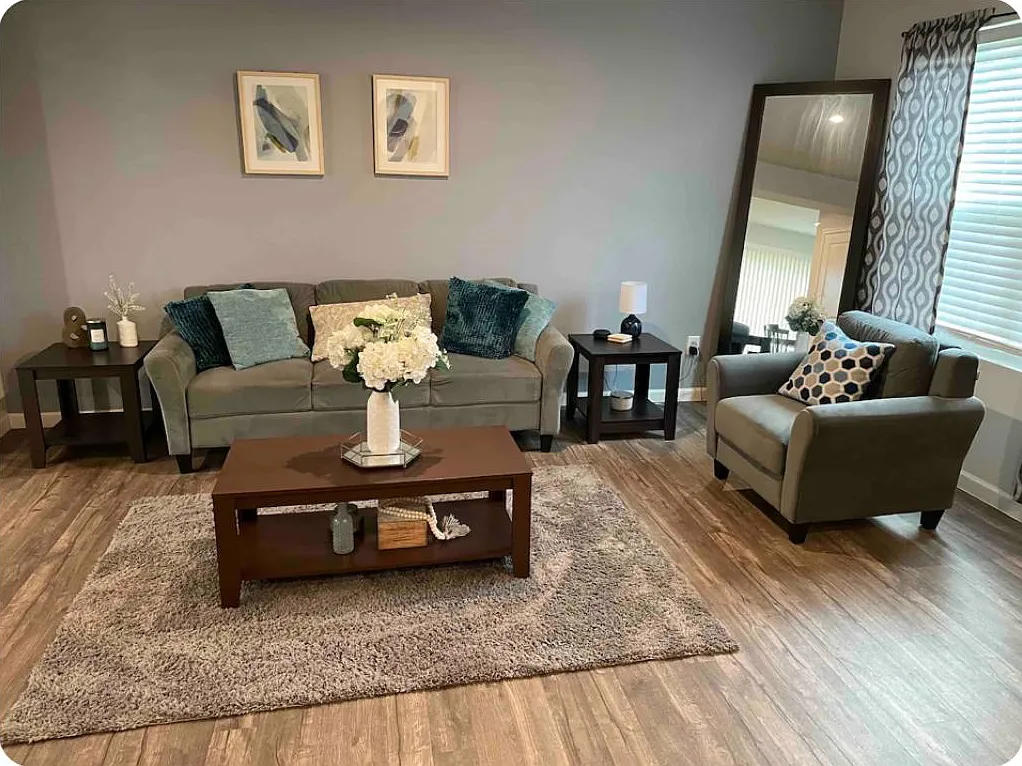3 bed, 1220 sqft, $2,200 — Photo 1