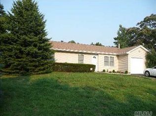 17 Lisa Ct, Medford, NY 11763