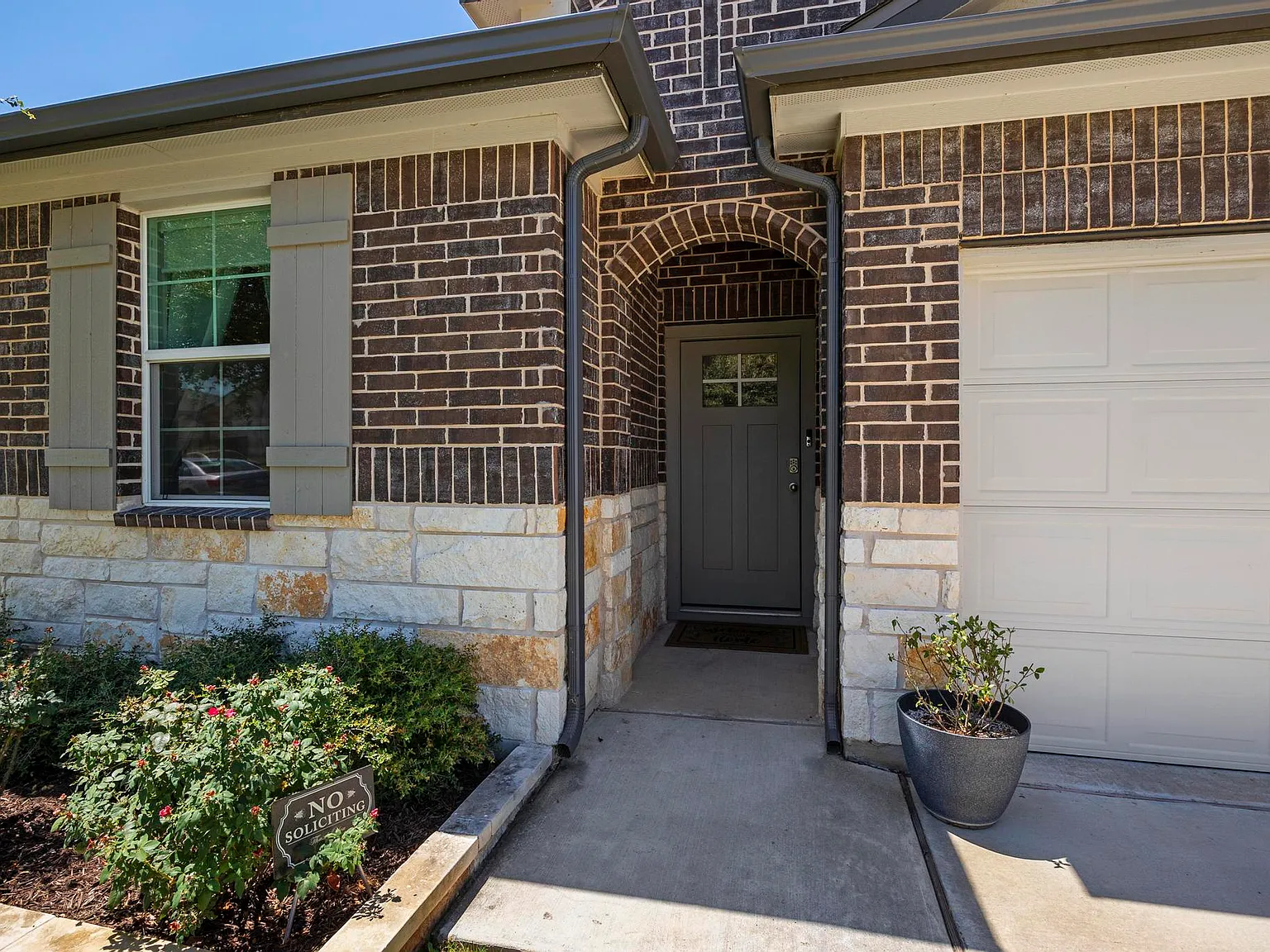 4 bed, 1922 sqft, $2,600 — Photo 3