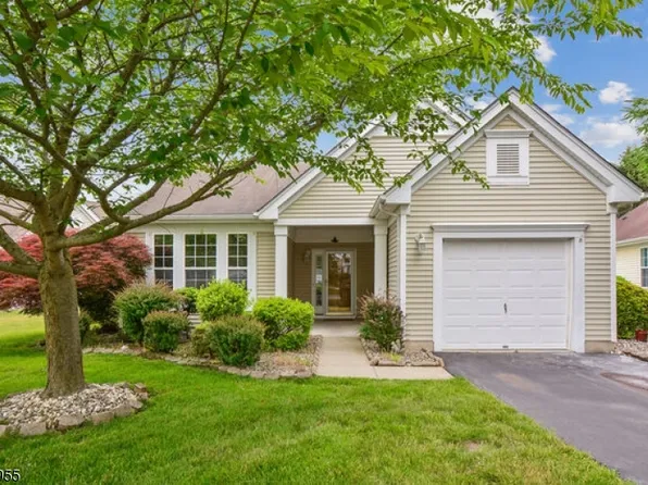 16 Ascot Dr, White Twp., NJ 07823