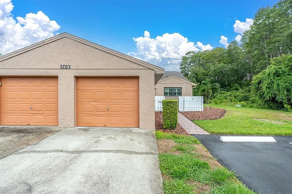 3 bed, 2.0 bath, 1200 sqft, $2,500 — Photo 1