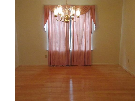 5th image of 232 Barberry Dr