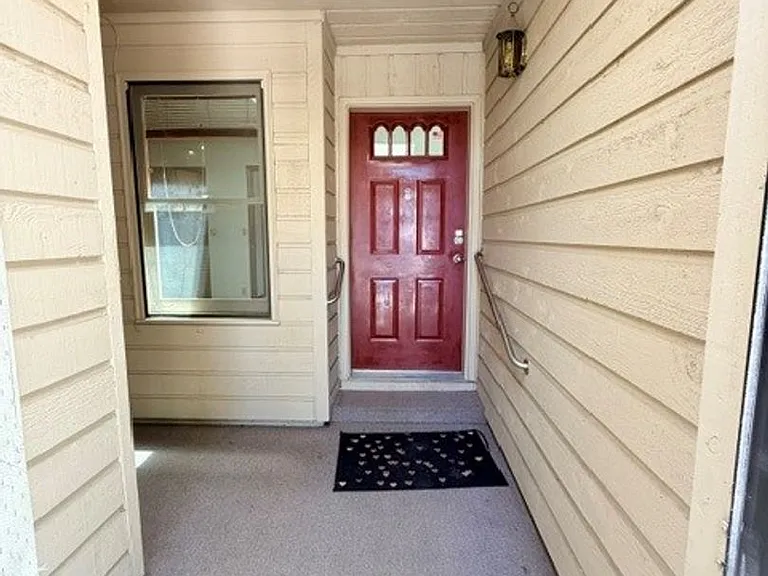 751 Catron St N — Photo 12