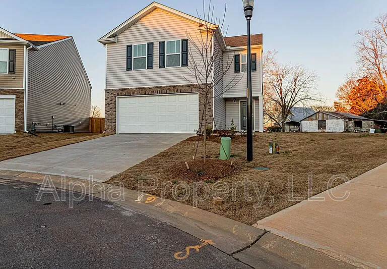 1210 Murdock Cir — Photo 2