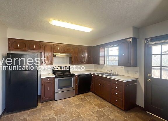 3rd image of 2356 S Crysler Ave