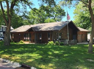 421 4th St NE, Orange City, IA 51041