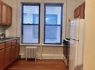 3260 34th St APT 1R, Astoria, NY 11106