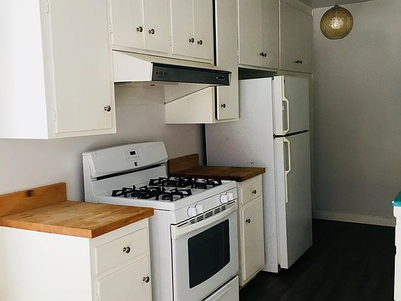 3rd image of 1446 Manhattan Beach Blvd APT A