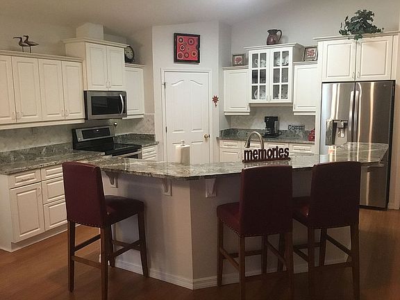 4th image of 201 Palm Cir