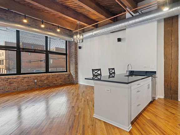 4th image of 1040 W Adams St Unit 122