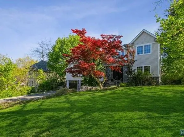 33 Royden Rd, Tenafly, NJ 07670