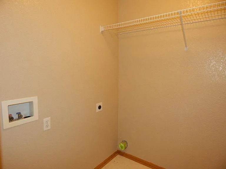 1385 Waxwing Ave — Photo 14