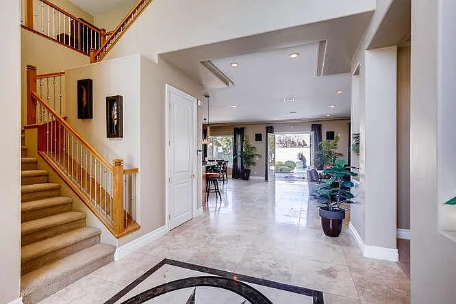 4 bed, 6400 sqft, $14,500 — Photo 3