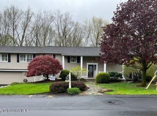 506 Old Colony Rd, Clarks Summit, PA 18411