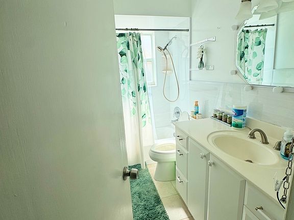 5th image of 3701 Polk St #E