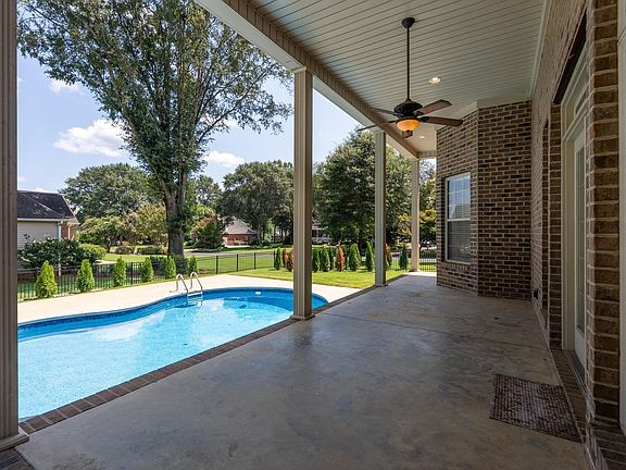 3rd image of 475 Winesap Rd