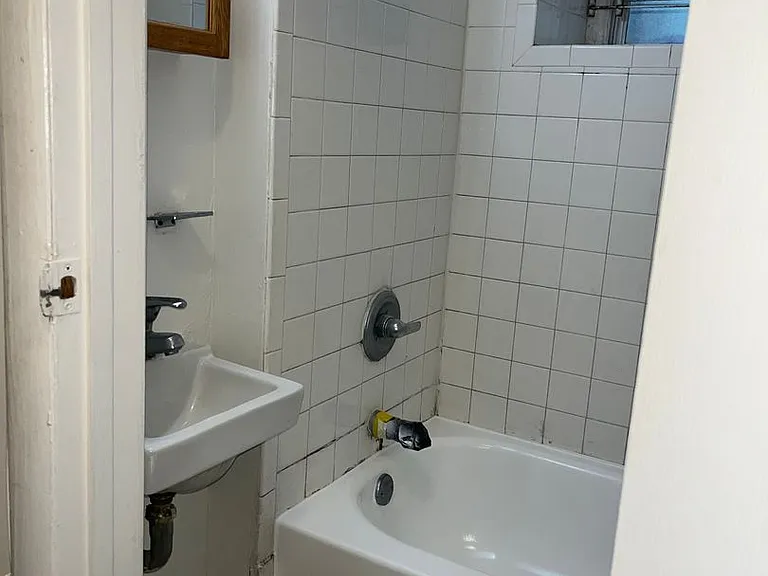 Chester Lynn Apartments — Photo 16