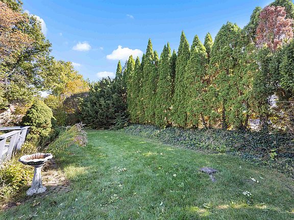 3rd image of 6081 Denwood Dr