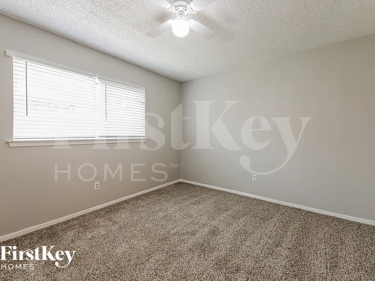 1309 Monterrey Dr — Photo 16