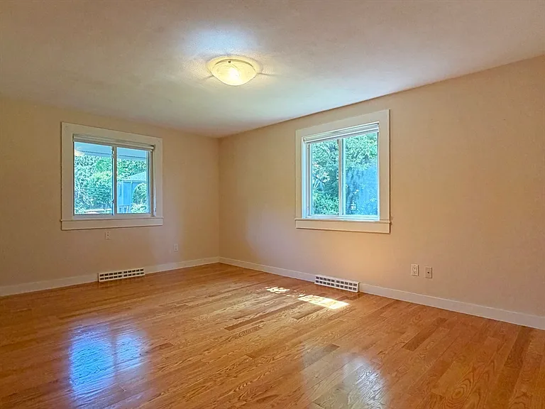 37 Stephen Pl — Photo 24