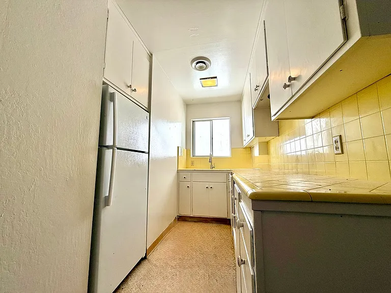 2660 Flores St — Photo 3