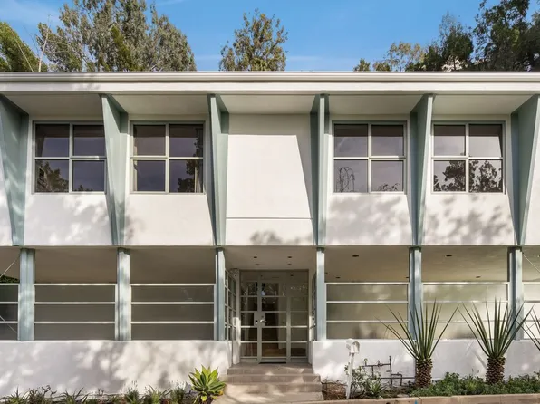 9421 Lloydcrest Dr, Beverly Hills, CA 90210