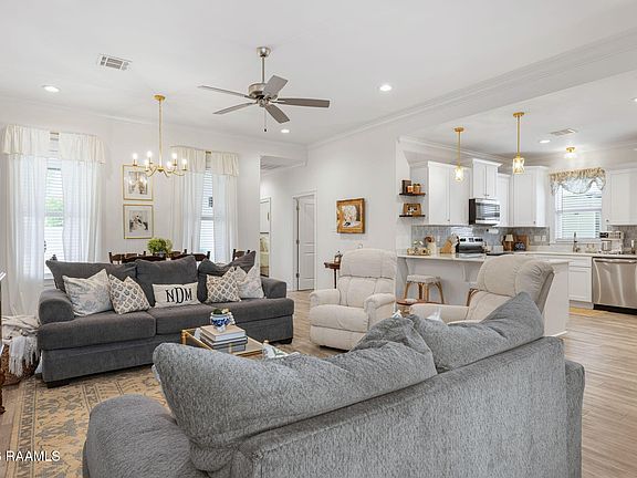 3rd image of 105 Alpine Dr