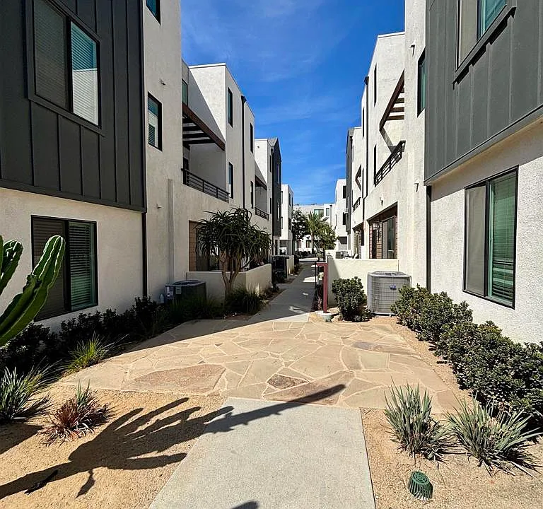 2405 Cascalote Loop