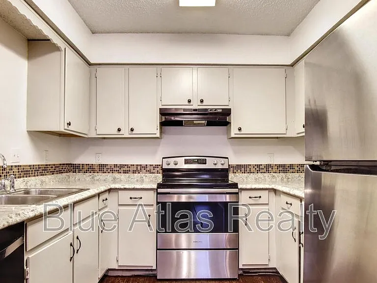 916 Hilltop Dr #B — Photo 8