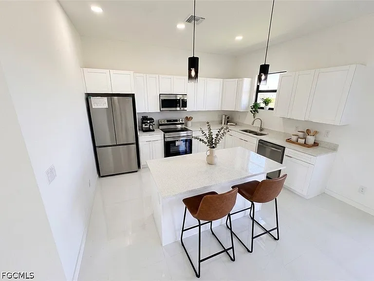 3032 NW 41st Ave — Photo 4